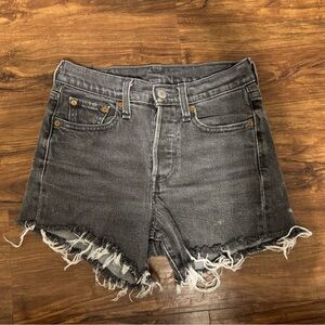 Black Levi’s Mom Shorts Women’s Size 25 Button Fly Distressed Hems